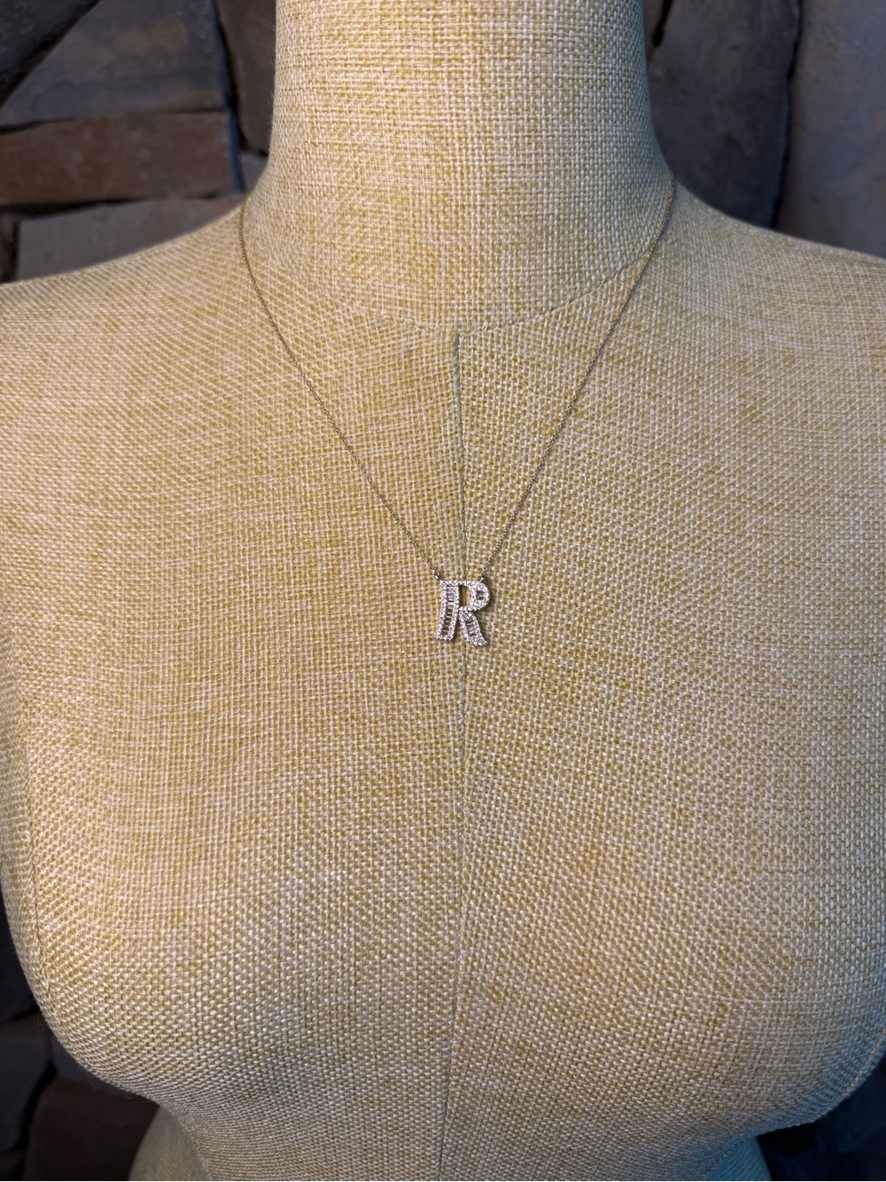 New🌟”R” Anthropologie -Elegant Gold Pendant Necklace
